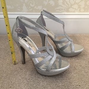 Fioni Night Silver Glitter Pumps Size 5